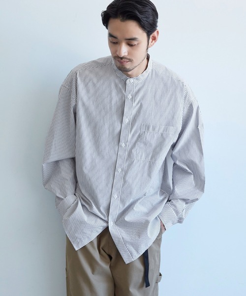 coca（coca）（コカ）の「メンズ バンドカラールーズシルエットストライプシャツ（シャツ/ブラウス・メンズ・チャコールグレー/ブルー・M/L/XL）」の2枚目の写真