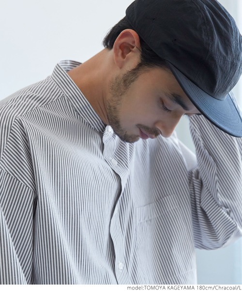 coca（coca）（コカ）の「メンズ バンドカラールーズシルエットストライプシャツ（シャツ/ブラウス・メンズ・チャコールグレー/ブルー・M/L/XL）」の12枚目の写真