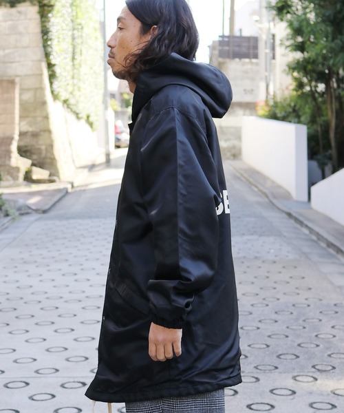 FOG ESSENTIALS(エフオージーエッセンシャルズ)の「ESSENTIALS/エッセンシャルズ FOG NYLON HOODIE JACKET フードコーチジャケット バックロゴプリント ナイロンジャケット ビッグシルエット(ナイロンジャケット・メンズ・ブラック・S/M)」の8枚目の写真