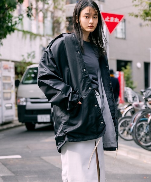 FOG ESSENTIALS(エフオージーエッセンシャルズ)の「ESSENTIALS/エッセンシャルズ FOG NYLON HOODIE JACKET フードコーチジャケット バックロゴプリント ナイロンジャケット ビッグシルエット(ナイロンジャケット・メンズ・ブラック・S/M)」の21枚目の写真