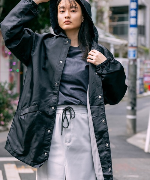 FOG ESSENTIALS(エフオージーエッセンシャルズ)の「ESSENTIALS/エッセンシャルズ FOG NYLON HOODIE JACKET フードコーチジャケット バックロゴプリント ナイロンジャケット ビッグシルエット(ナイロンジャケット・メンズ・ブラック・S/M)」の10枚目の写真