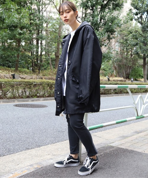 FOG ESSENTIALS(エフオージーエッセンシャルズ)の「ESSENTIALS/エッセンシャルズ FOG NYLON HOODIE JACKET フードコーチジャケット バックロゴプリント ナイロンジャケット ビッグシルエット(ナイロンジャケット・メンズ・ブラック・S/M)」の7枚目の写真