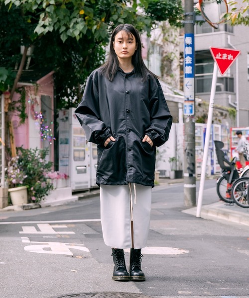 FOG ESSENTIALS(エフオージーエッセンシャルズ)の「ESSENTIALS/エッセンシャルズ FOG NYLON HOODIE JACKET フードコーチジャケット バックロゴプリント ナイロンジャケット ビッグシルエット(ナイロンジャケット・メンズ・ブラック・S/M)」の6枚目の写真