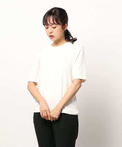 Te chichi TERRASSE（テチチテラス）の「パワーショルダーTシャツ（Tシャツ/カットソー・レディース・ブラック/ベージュ/オレンジ/キナリ・ﾌﾘ-）」の2枚目の写真