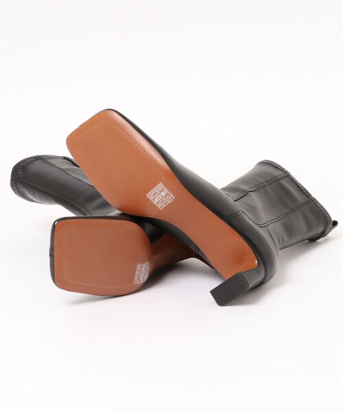 CHARLES & KEITH（チャールズ & キース）の「ステッチトリム スリッポンカーフブーツ / Stitch-Trim Slip-On Calf Boots（ブーツ・レディース・ブラック/ダークブラウン/サンドベージュ・22.5cm/23cm/23.5cm/24.5cm/25cm/25.5cm）」の5枚目の写真