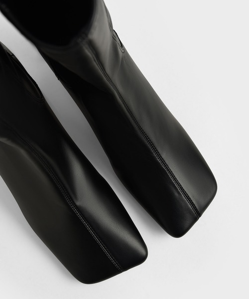 CHARLES & KEITH（チャールズ & キース）の「ステッチトリム スリッポンカーフブーツ / Stitch-Trim Slip-On Calf Boots（ブーツ・レディース・ブラック/ダークブラウン/サンドベージュ・22.5cm/23cm/23.5cm/24.5cm/25cm/25.5cm）」の15枚目の写真