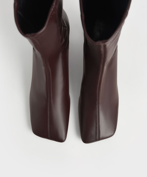 CHARLES & KEITH（チャールズ & キース）の「ステッチトリム スリッポンカーフブーツ / Stitch-Trim Slip-On Calf Boots（ブーツ・レディース・ブラック/ダークブラウン/サンドベージュ・22.5cm/23cm/23.5cm/24.5cm/25cm/25.5cm）」の7枚目の写真
