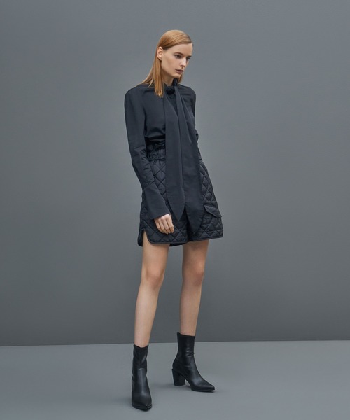 CHARLES & KEITH(チャールズ & キース)の「スランテッドブロックヒール アンクルブーツ / Slanted Block Heel Ankle Boots(ブーツ・レディース・ブラック/ダークブラウン/オフホワイト・23cm/23.5cm/24.5cm/25cm/25.5cm/22.5cm)」の12枚目の写真