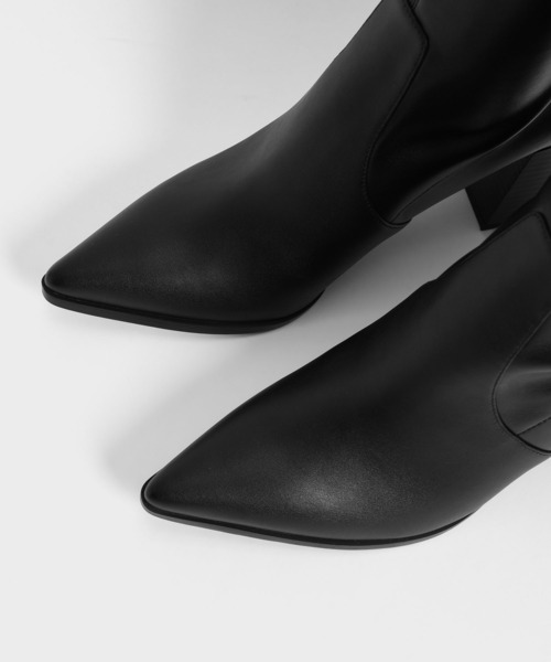 CHARLES & KEITH(チャールズ & キース)の「スランテッドブロックヒール アンクルブーツ / Slanted Block Heel Ankle Boots(ブーツ・レディース・ブラック/ダークブラウン/オフホワイト・23cm/23.5cm/24.5cm/25cm/25.5cm/22.5cm)」の13枚目の写真