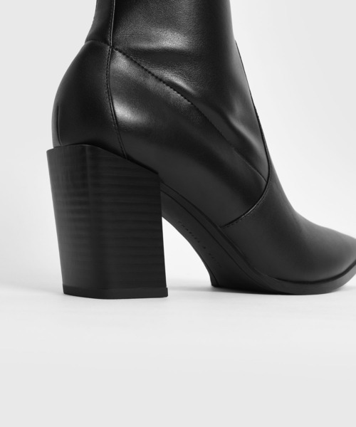 CHARLES & KEITH(チャールズ & キース)の「スランテッドブロックヒール アンクルブーツ / Slanted Block Heel Ankle Boots(ブーツ・レディース・ブラック/ダークブラウン/オフホワイト・23cm/23.5cm/24.5cm/25cm/25.5cm/22.5cm)」の15枚目の写真