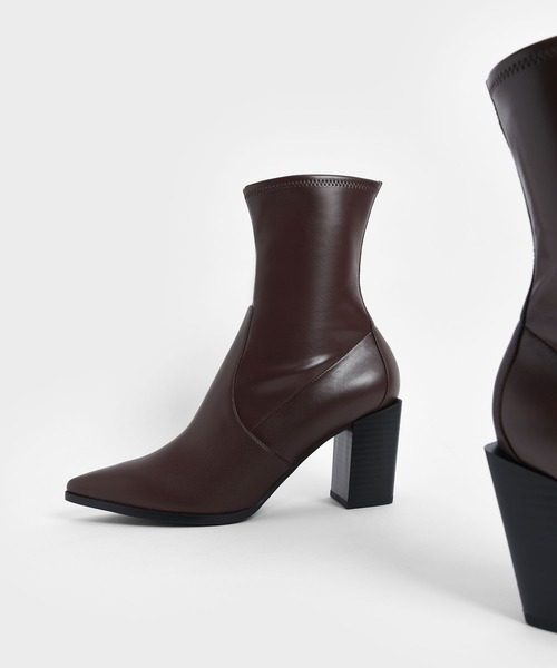 CHARLES & KEITH(チャールズ & キース)の「スランテッドブロックヒール アンクルブーツ / Slanted Block Heel Ankle Boots(ブーツ・レディース・ブラック/ダークブラウン/オフホワイト・23cm/23.5cm/24.5cm/25cm/25.5cm/22.5cm)」の20枚目の写真