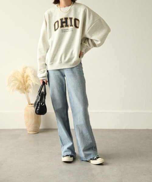 Chillfar（チルファー）の「裏起毛カレッジロゴプリントビッグシルエットスウェットトレーナー / オーバーサイズ（スウェット・レディース・ダークグリーン/グレー/アイボリー系1/チャコール/アイボリー系/オートミール・MEDIUM/LARGE）」の14枚目の写真