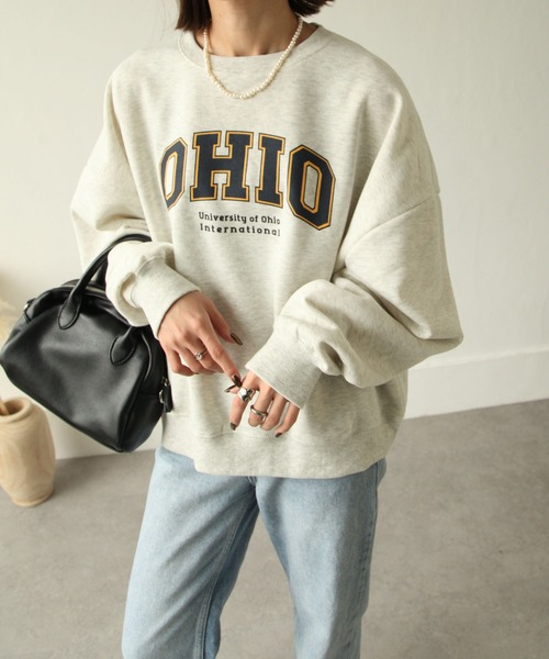 Chillfar（チルファー）の「裏起毛カレッジロゴプリントビッグシルエットスウェットトレーナー / オーバーサイズ（スウェット・レディース・ダークグリーン/グレー/アイボリー系1/チャコール/アイボリー系/オートミール・MEDIUM/LARGE）」の9枚目の写真