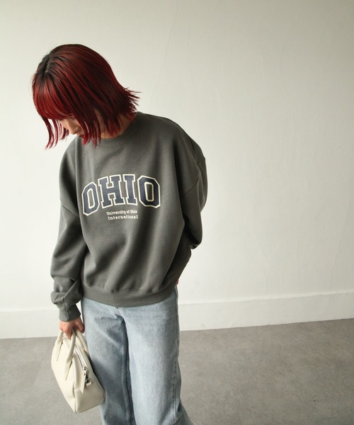 Chillfar（チルファー）の「裏起毛カレッジロゴプリントビッグシルエットスウェットトレーナー / オーバーサイズ（スウェット・レディース・ダークグリーン/グレー/アイボリー系1/チャコール/アイボリー系/オートミール・MEDIUM/LARGE）」の18枚目の写真