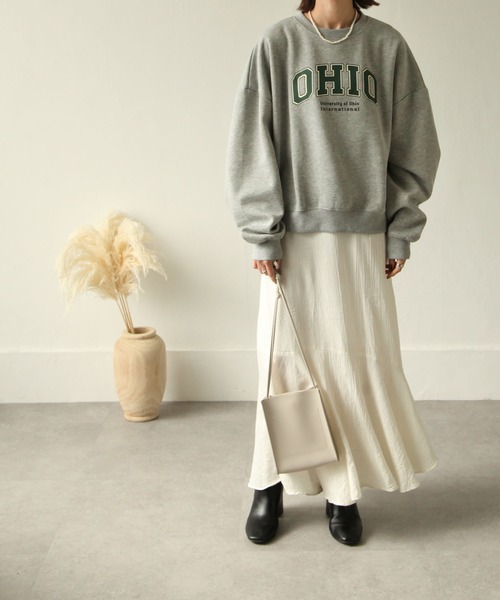 Chillfar（チルファー）の「裏起毛カレッジロゴプリントビッグシルエットスウェットトレーナー / オーバーサイズ（スウェット・レディース・ダークグリーン/グレー/アイボリー系1/チャコール/アイボリー系/オートミール・MEDIUM/LARGE）」の17枚目の写真