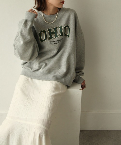 Chillfar（チルファー）の「裏起毛カレッジロゴプリントビッグシルエットスウェットトレーナー / オーバーサイズ（スウェット・レディース・ダークグリーン/グレー/アイボリー系1/チャコール/アイボリー系/オートミール・MEDIUM/LARGE）」の12枚目の写真