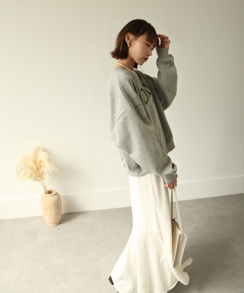 Chillfar（チルファー）の「裏起毛カレッジロゴプリントビッグシルエットスウェットトレーナー / オーバーサイズ（スウェット・レディース・ダークグリーン/グレー/アイボリー系1/チャコール/アイボリー系/オートミール・MEDIUM/LARGE）」の7枚目の写真