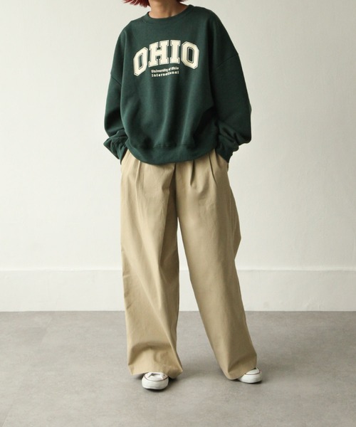 Chillfar（チルファー）の「裏起毛カレッジロゴプリントビッグシルエットスウェットトレーナー / オーバーサイズ（スウェット・レディース・ダークグリーン/グレー/アイボリー系1/チャコール/アイボリー系/オートミール・MEDIUM/LARGE）」の16枚目の写真