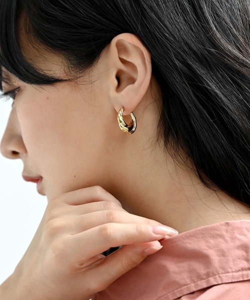 colleca la(コレカラ)の「クロワッサンフープピアス(ピアス(両耳用)・レディース・シルバー/ゴールド・フリ-)」の2枚目の写真