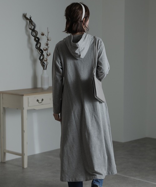 ElegChic(エレグシック)の「ミニ裏毛リラクシングワンピース(ワンピース・レディース・チャコールグレー/杢グレー・L/XXL/4L)」の9枚目の写真