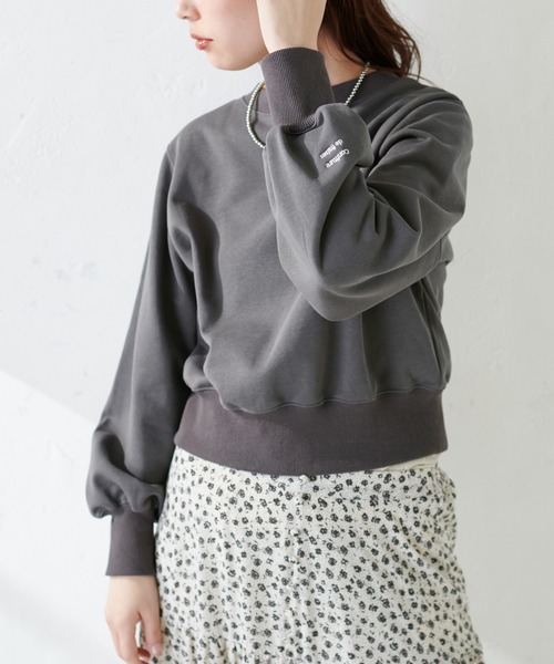 natural couture（ナチュラルクチュール）の「袖口刺繍コンパクト裏毛プルオーバー（Tシャツ/カットソー・レディース・オフホワイト/スミクロ/ライトグレー/レッド・FREE）」の3枚目の写真