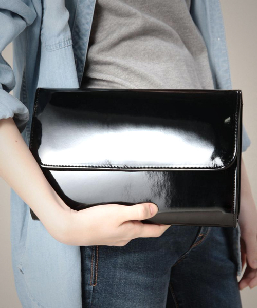 ROSE BUD COUPLES (ローズ バッド カップルズ)の「(WHITE IN 8)039 CLUTCH BAG(クラッチバッグ・レディース・ブラック/ベージュ/レッド・ONE SIZE)」の2枚目の写真