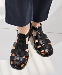 Libra Cue | “クラシックグルカサンダル”　　　　　　　　　　　　　　　　　　　　　　　　　　　　　　ソフトな合成皮革素材とソールのクッションで、長時間着用しても疲れにくい仕様(サンダル)