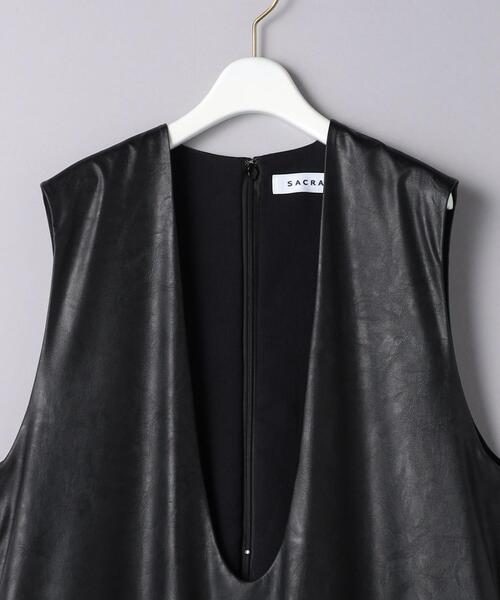 SACRA（サクラ）の「＜SACRA＞フェイクレザー ジャンパースカート