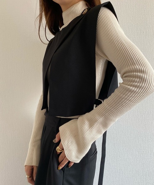 callautia(カラウティア)の「サイドベルトショートベスト(ベスト・レディース・ダークグリーン/ベージュ/ブラック/ブラウン/グレー系その他/チャコール・SMALL/MEDIUM/LARGE)」の8枚目の写真