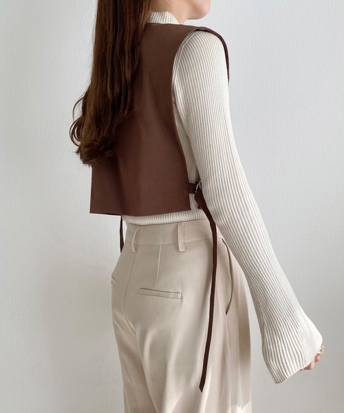 callautia（カラウティア）の「サイドベルトショートベスト（ベスト