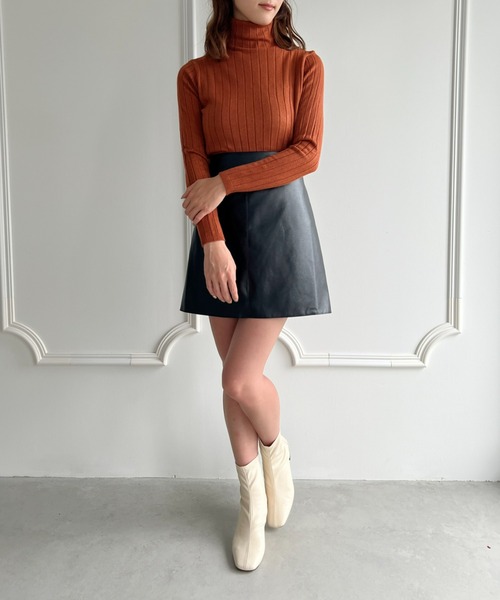 Loueme(ルエム)の「ハイネックシンプルワイドリブニット(ニット/セーター・レディース・ブラック/ブラウン/アイボリー/グリーン・FREE)」の17枚目の写真