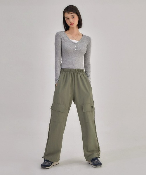 muahmuah（ムーアムーア）の「A'GEM/9 × .kom『muah muah/ムーアムーア』BALLOON FIT WIDE CARGO BANDING PANTS/バルーンフィットワイドカーゴパンツ（カーゴパンツ・レディース・ブラック/カーキ・FREE）」の7枚目の写真