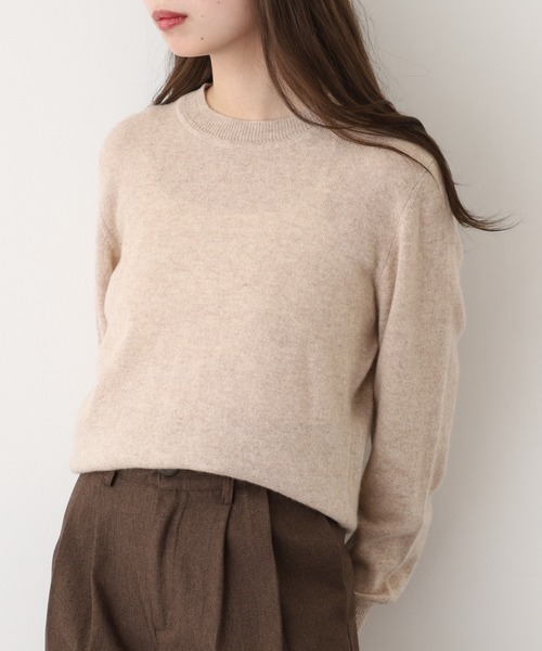BRODIAEA（ブローディア）の「BRODIAEA 洗えるカシミヤシリーズ クルーネックニット（ニット/セーター・レディース・チャコールグレー/ブラック/サンドベージュ/ライム/チェリーピンク/ボルドー/ラベンダー/ライトピンク/バイオレット/コバルトブルー/オフホワイト/サックスブルー/モカ/エメラルド/シルバーグレー/ライラック/アクア/チェリーレッド/ピンクベージュ/ローズ/イエロー・40）」の7枚目の写真