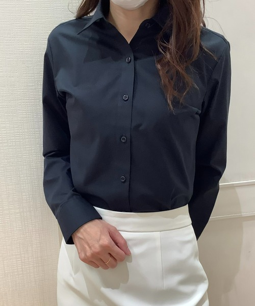 TOKYO SHIRTS（トウキョウシャツ）の「形態安定ノーアイロン レギュラー衿 長袖ビジネスワイシャツ（ビジネスシャツ・レディース・ブラック・XS/S/M/L/LL/XL）」の6枚目の写真