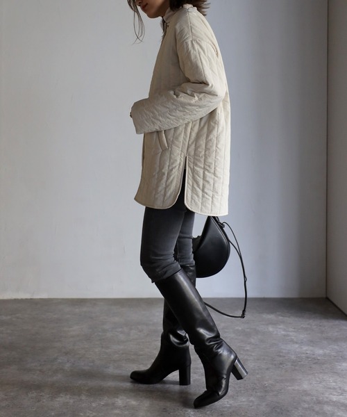 Bonjour Sagan（ボンジュールサガン）の「【2022 新作】ファーベスト×キルティングコート（ノーカラーコート・レディース・アイボリー/モカ・FREE）」の12枚目の写真