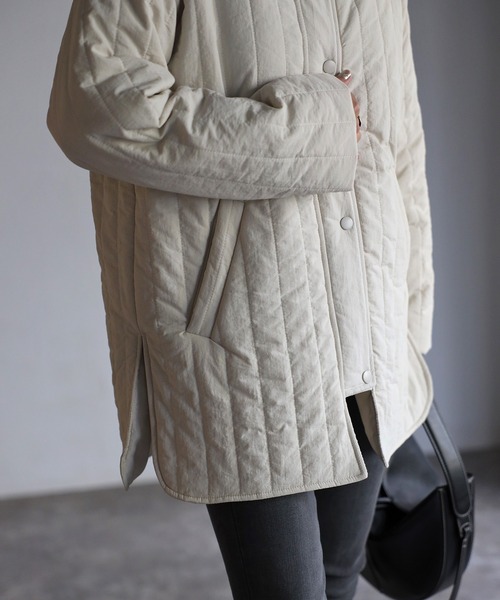 Bonjour Sagan（ボンジュールサガン）の「【2022 新作】ファーベスト×キルティングコート（ノーカラーコート・レディース・アイボリー/モカ・FREE）」の14枚目の写真