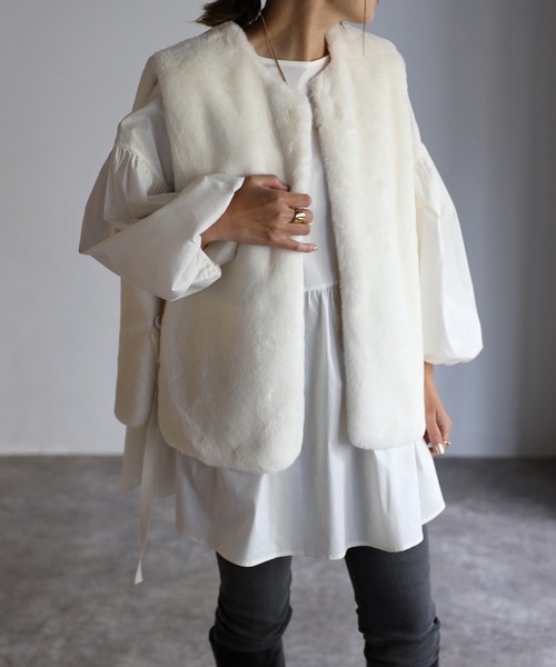 Bonjour Sagan（ボンジュールサガン）の「【2022 新作】ファーベスト×キルティングコート（ノーカラーコート・レディース・アイボリー/モカ・FREE）」の16枚目の写真