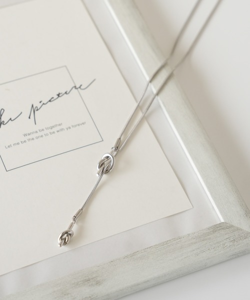 IAMUSE（アイアミューズ）の「金属アレルギー対応　ノットチェーンネックレス S0868【IAMUSE】（ネックレス・レディース・シルバー/ゴールド・FREE）」の2枚目の写真