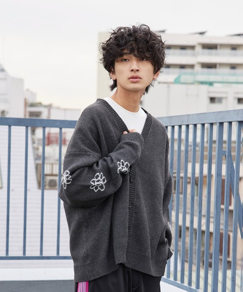 re_k by JUNRED（レクバイジュンレッド）の「re_k by JUNRED / ピースデイジージャガードニットカーディガン（カーディガン/ボレロ・メンズ・チャコールグレー/ライトグレー/サックスブルー・S/M/L）」の12枚目の写真