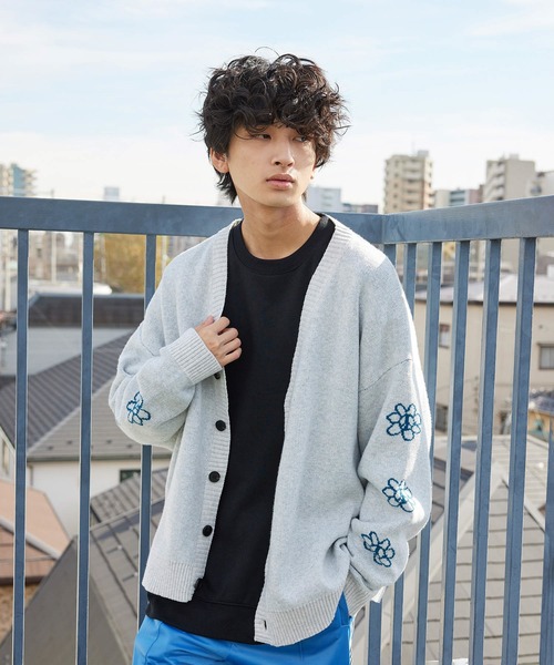 re_k by JUNRED（レクバイジュンレッド）の「re_k by JUNRED / ピースデイジージャガードニットカーディガン（カーディガン/ボレロ・メンズ・チャコールグレー/ライトグレー/サックスブルー・S/M/L）」の11枚目の写真