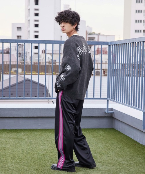 re_k by JUNRED（レクバイジュンレッド）の「re_k by JUNRED / ピースデイジージャガードニットカーディガン（カーディガン/ボレロ・メンズ・チャコールグレー/ライトグレー/サックスブルー・S/M/L）」の5枚目の写真