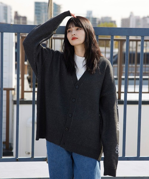 re_k by JUNRED（レクバイジュンレッド）の「re_k by JUNRED / ピースデイジージャガードニットカーディガン（カーディガン/ボレロ・メンズ・チャコールグレー/ライトグレー/サックスブルー・S/M/L）」の21枚目の写真