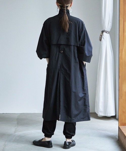 etoll.（エトル）の「スタンドカラー＆ステンカラー2wayロングコート（トレンチコート・レディース・オフホワイト/マスタード/グリーン/ブラック/ベージュ・M/L）」の16枚目の写真