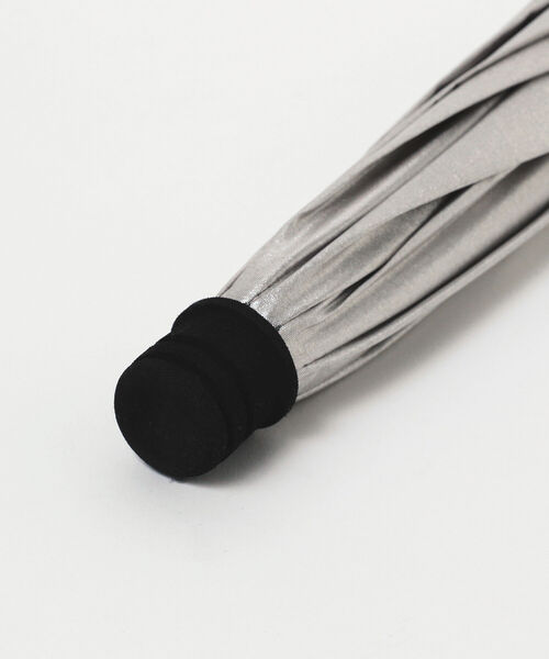 bpr BEAMS（ビーピーアール ビームス ）の「Euro SCHIRM / スイング ライトフレックス アンブレラ（長傘・メンズ・シルバー/ブラック・ONE SIZE）」の6枚目の写真