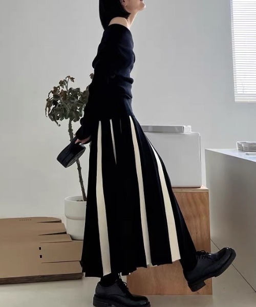 SEN TOKYO（セントーキョー）の「バイカラーでアクセント。バイカラーAラインニットスカート（スカート・レディース・ホワイト×ブラック/グリーン・FREE）」の2枚目の写真