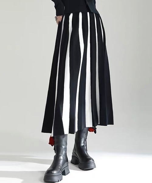 SEN TOKYO（セントーキョー）の「バイカラーでアクセント。バイカラーAラインニットスカート（スカート・レディース・ホワイト×ブラック/グリーン・FREE）」の3枚目の写真