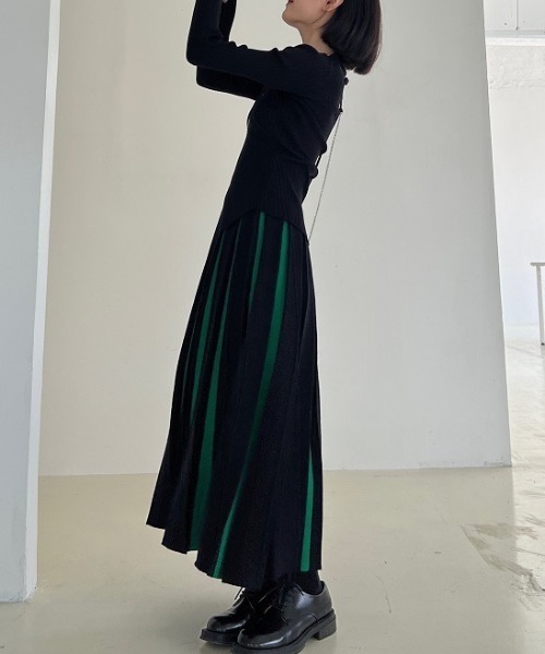 SEN TOKYO（セントーキョー）の「バイカラーでアクセント。バイカラーAラインニットスカート（スカート・レディース・ホワイト×ブラック/グリーン・FREE）」の8枚目の写真