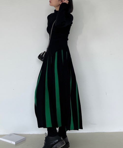 SEN TOKYO（セントーキョー）の「バイカラーでアクセント。バイカラーAラインニットスカート（スカート・レディース・ホワイト×ブラック/グリーン・FREE）」の5枚目の写真