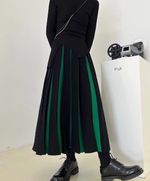 SEN TOKYO（セントーキョー）の「バイカラーでアクセント。バイカラーAラインニットスカート（スカート・レディース・ホワイト×ブラック/グリーン・FREE）」の19枚目の写真