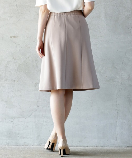 Emilyan(エミリアン)の「【手洗いできるハイストレッチジョーゼット】WEB限定!Aラインスカート(スカート・レディース・ブラウン/ベージュ/ネイビー/チャコールグレー/ブラック/グレイッシュベージュ・XS/S/M/L/LL)」の13枚目の写真
